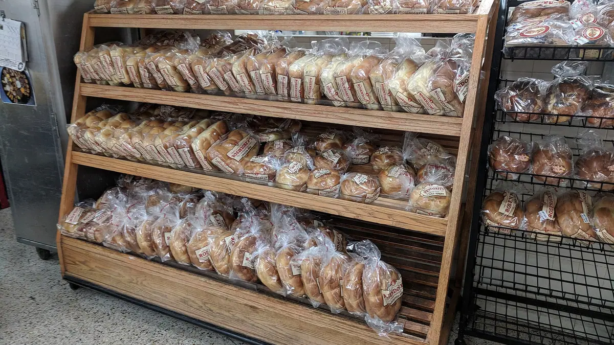 Rowes Cornish Bakers – bakery in Chard town centre